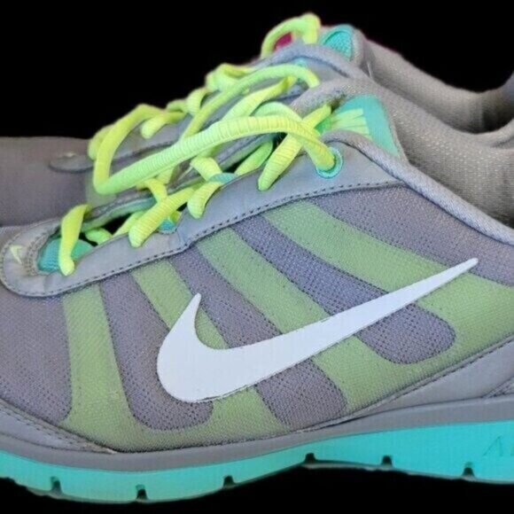 Nike Air Running Shoes 8 1/2 Women's Training Total Core neon athletic TR488111 - Picture 3 of 15